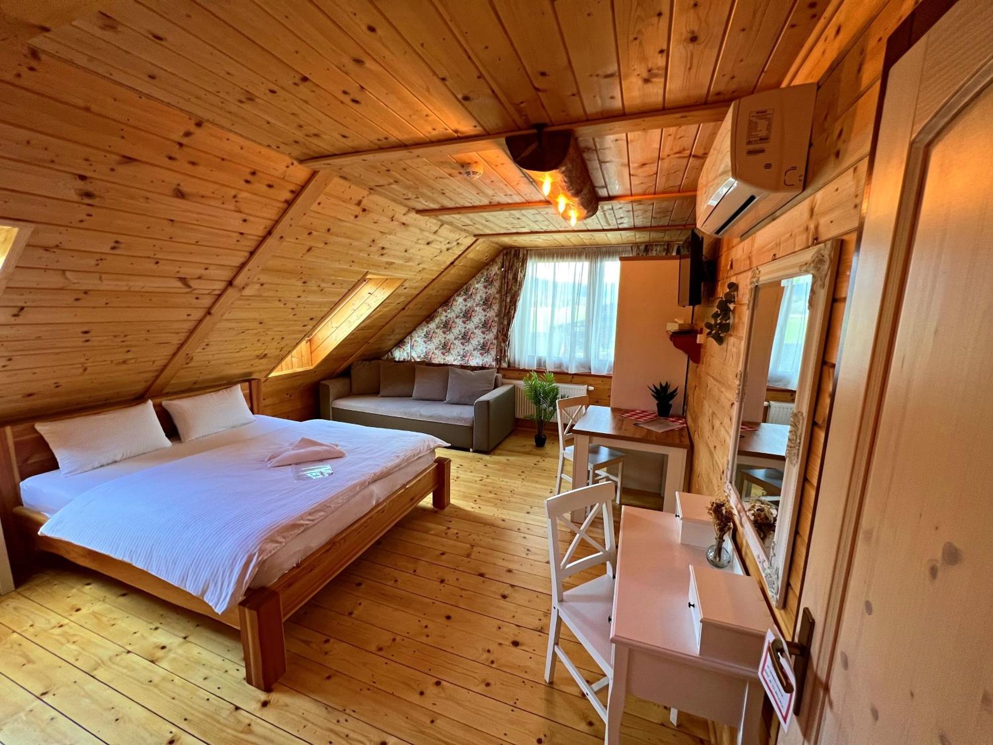 Ubytovanie V Superior Izbach V Podkrovi Koliba Pacho Prievidza Bagian luar foto